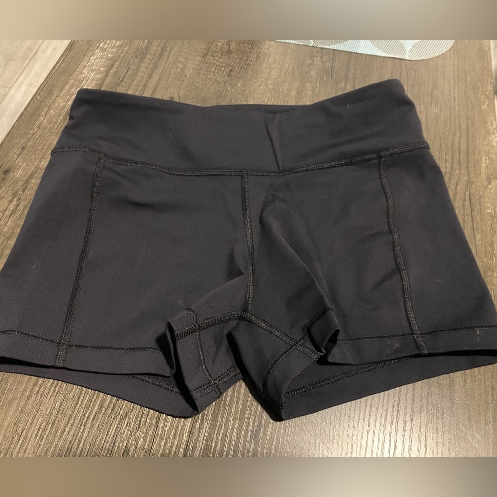 Reebok training shorts M black NWOT